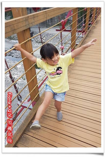 【谷關半日遊】百菇莊觀賞各式菇類，白冷冰棒消暑氣，點心白冷肉包大顆又好吃，八仙山轉彎處戲水，谷關小魚泡腳，沿途走走停停，慢慢享受吃、喝、玩、樂，很輕鬆的半日遊 !