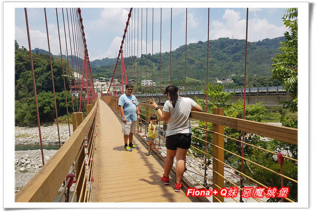 【谷關半日遊】百菇莊觀賞各式菇類，白冷冰棒消暑氣，點心白冷肉包大顆又好吃，八仙山轉彎處戲水，谷關小魚泡腳，沿途走走停停，慢慢享受吃、喝、玩、樂，很輕鬆的半日遊 !