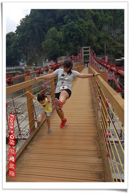 【谷關半日遊】百菇莊觀賞各式菇類，白冷冰棒消暑氣，點心白冷肉包大顆又好吃，八仙山轉彎處戲水，谷關小魚泡腳，沿途走走停停，慢慢享受吃、喝、玩、樂，很輕鬆的半日遊 !