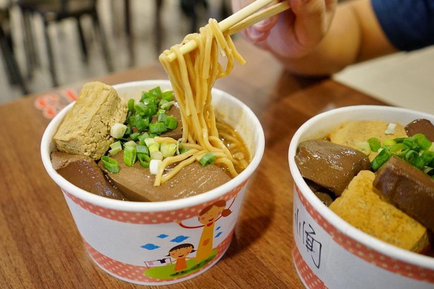 台北|大吉祥香豆富 淡水超好吃麻辣臭豆腐鴨血.淡江大學美食推薦! - 奇奇一起玩樂趣