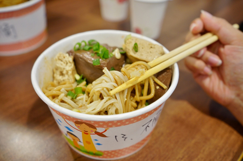 台北|大吉祥香豆富 淡水超好吃麻辣臭豆腐鴨血.淡江大學美食推薦! - 奇奇一起玩樂趣