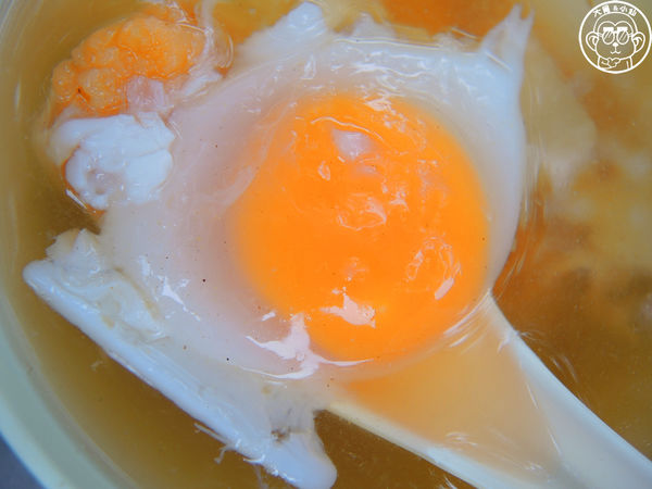 慈聖宮(Tsu-Sheng Temple):呷飽祙【台北大同・大稻埕慈聖宮 美食廣場】必點魩仔魚炒飯+肉粥和炸物 慈聖宮(Tsu-Sheng Temple):呷飽祙【台北大同・大稻埕慈聖宮 美食廣場】必點魩仔魚炒飯+肉粥和炸物