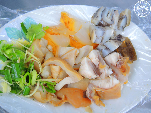 慈聖宮(Tsu-Sheng Temple):呷飽祙【台北大同・大稻埕慈聖宮 美食廣場】必點魩仔魚炒飯+肉粥和炸物 慈聖宮(Tsu-Sheng Temple):呷飽祙【台北大同・大稻埕慈聖宮 美食廣場】必點魩仔魚炒飯+肉粥和炸物