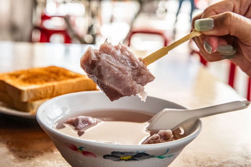 台中市中區阿斗伯冷凍芋｜在地三十年銅板美食！天氣越熱人越多的冷凍芋