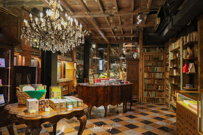 【台中景點】宮原眼科冰淇淋、飲品、餐廳、伴手禮專賣店，走進哈利波特的魔法圖書館！