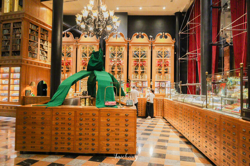 【台中景點】宮原眼科冰淇淋、飲品、餐廳、伴手禮專賣店，走進哈利波特的魔法圖書館！