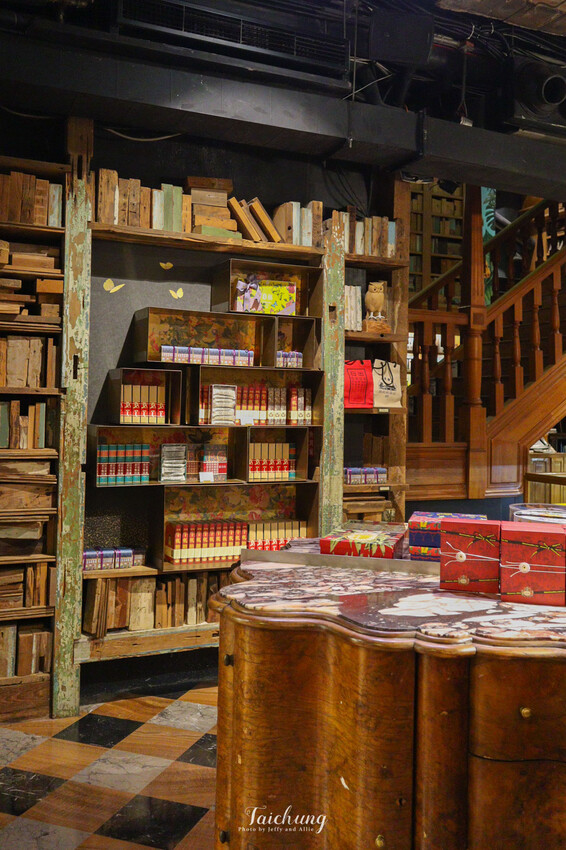 【台中景點】宮原眼科冰淇淋、飲品、餐廳、伴手禮專賣店，走進哈利波特的魔法圖書館！