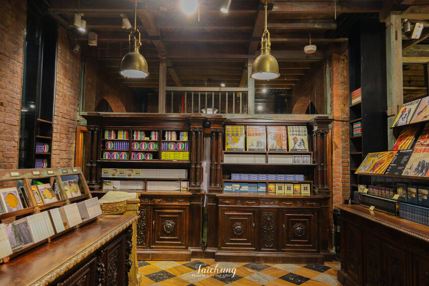 【台中景點】宮原眼科冰淇淋、飲品、餐廳、伴手禮專賣店，走進哈利波特的魔法圖書館！