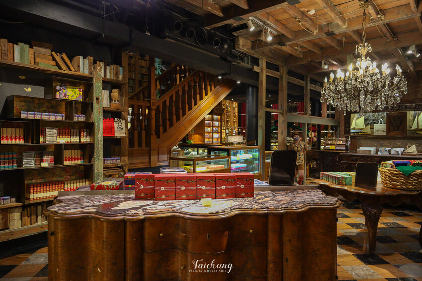 【台中景點】宮原眼科冰淇淋、飲品、餐廳、伴手禮專賣店，走進哈利波特的魔法圖書館！