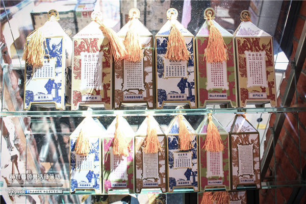 宮原眼科~台中中區(在百年紅磚騎樓上，品嚐超人氣的華麗冰淇淋)