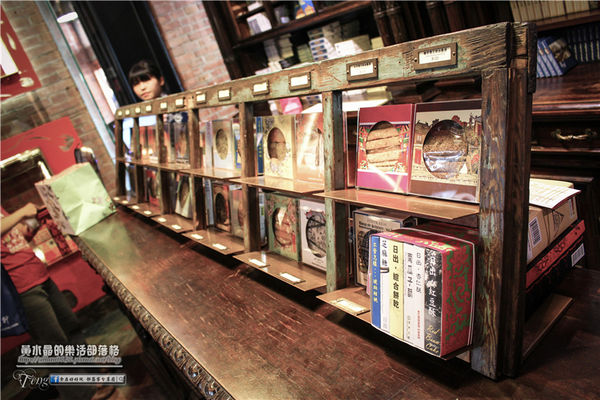 宮原眼科~台中中區(在百年紅磚騎樓上，品嚐超人氣的華麗冰淇淋)