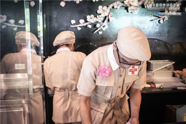 宮原眼科~台中中區(在百年紅磚騎樓上，品嚐超人氣的華麗冰淇淋)