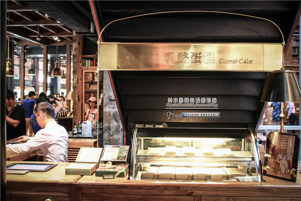 宮原眼科~台中中區(在百年紅磚騎樓上，品嚐超人氣的華麗冰淇淋)