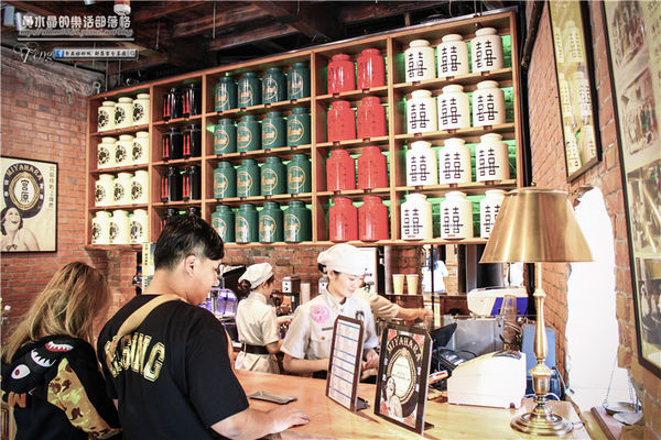 宮原眼科~台中中區(在百年紅磚騎樓上，品嚐超人氣的華麗冰淇淋)