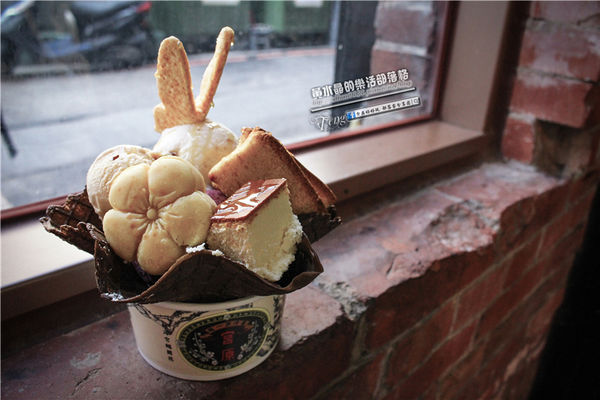 宮原眼科~台中中區(在百年紅磚騎樓上，品嚐超人氣的華麗冰淇淋)