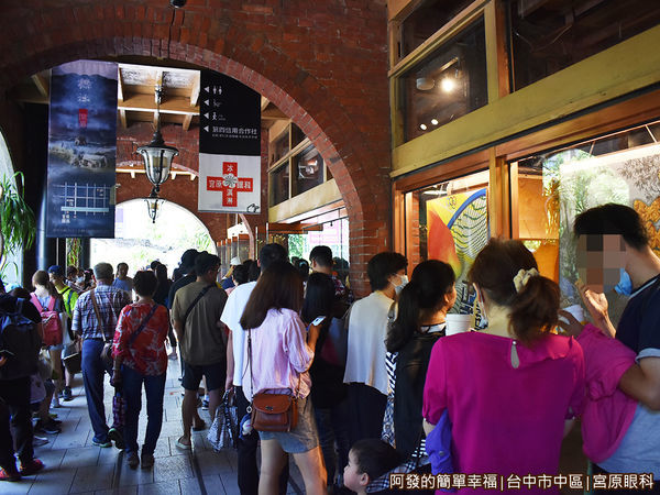 宮原眼科21-宮原冰淇淋人潮.JPG