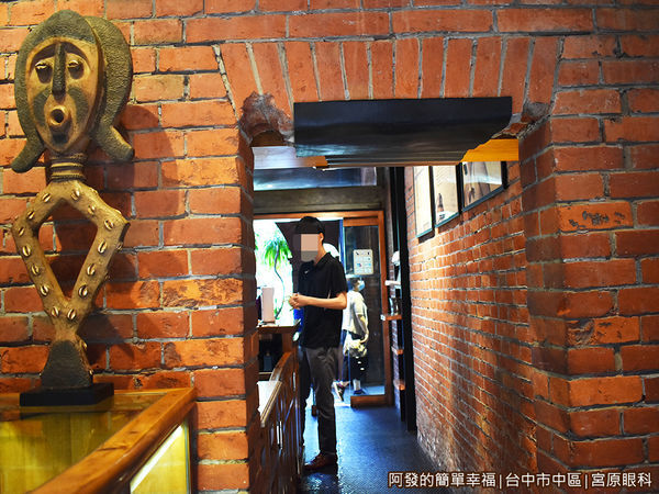 宮原眼科34-可穿過的低矮門洞.JPG