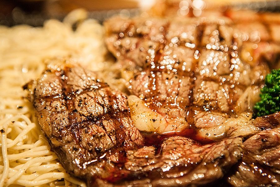 |食|台中南屯 裝潢華麗的平價牛排 赤鬼炙燒牛排 公益店