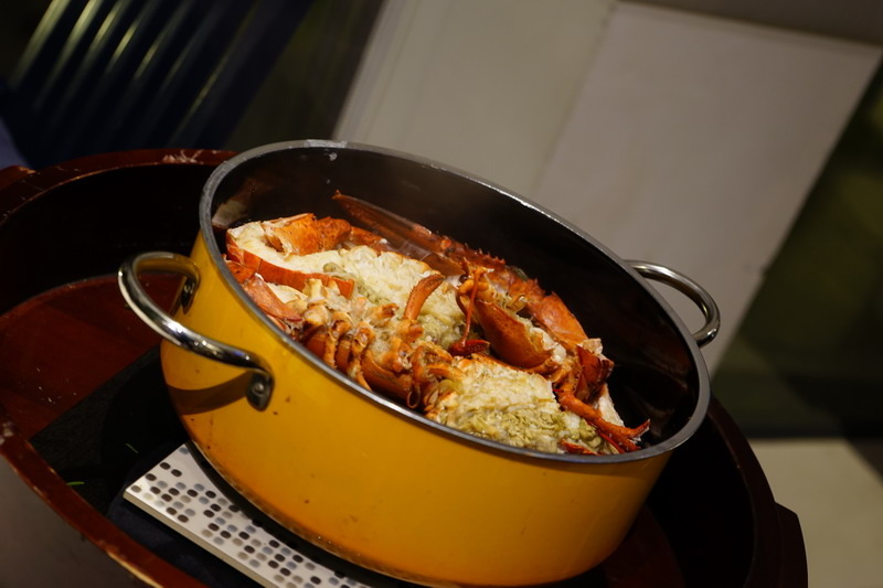 自已的龍蝦,自已花現--加line好友送龍蝦--現場打卡送龍蝦--史上最好吃的科學料理龍蝦套餐--活跳跳的活龍蝦精心計算,科學烹調是最美味的龍蝦料理--法月龍蝦大贈送不來可惜喔