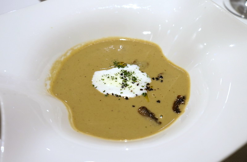 自已的龍蝦,自已花現--加line好友送龍蝦--現場打卡送龍蝦--史上最好吃的科學料理龍蝦套餐--活跳跳的活龍蝦精心計算,科學烹調是最美味的龍蝦料理--法月龍蝦大贈送不來可惜喔