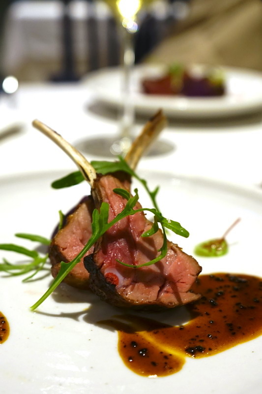 自已的龍蝦,自已花現--加line好友送龍蝦--現場打卡送龍蝦--史上最好吃的科學料理龍蝦套餐--活跳跳的活龍蝦精心計算,科學烹調是最美味的龍蝦料理--法月龍蝦大贈送不來可惜喔