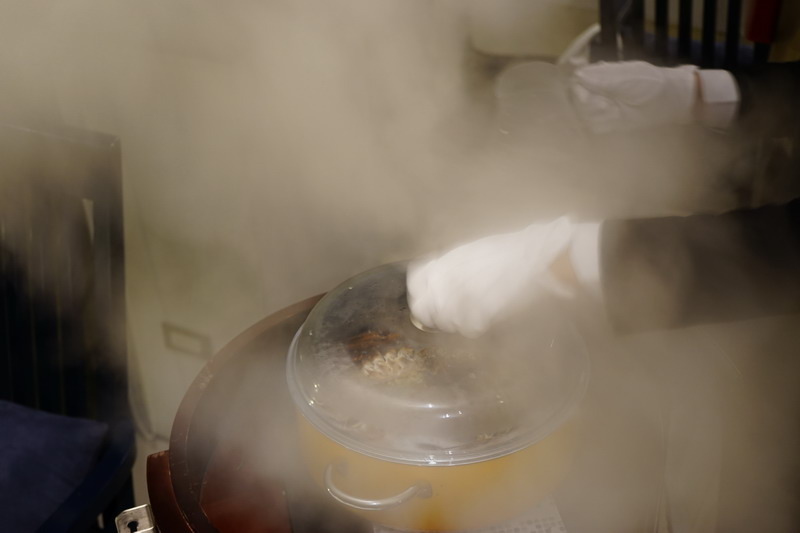 自已的龍蝦,自已花現--加line好友送龍蝦--現場打卡送龍蝦--史上最好吃的科學料理龍蝦套餐--活跳跳的活龍蝦精心計算,科學烹調是最美味的龍蝦料理--法月龍蝦大贈送不來可惜喔