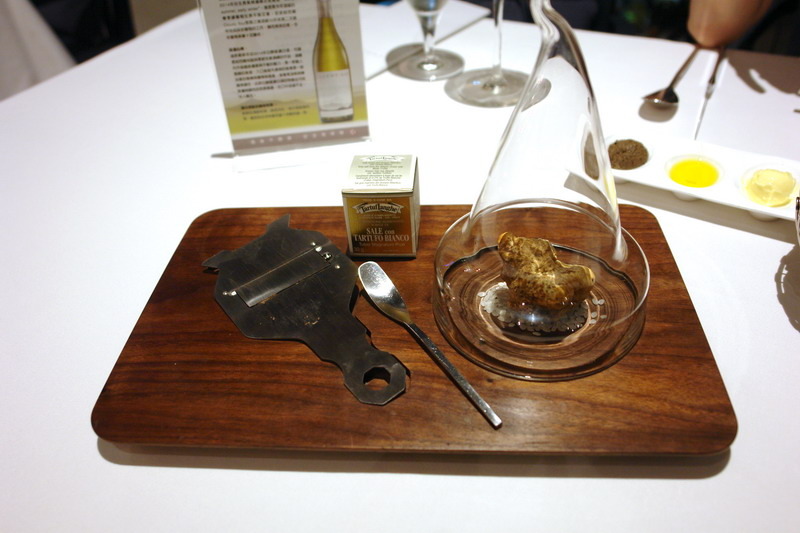 白松露豪華饗宴--高貴精品奢華--史上無敵白松露--頂級珍饈伊比利豬--一期一會--一生至少來一回--法月當代法式料理