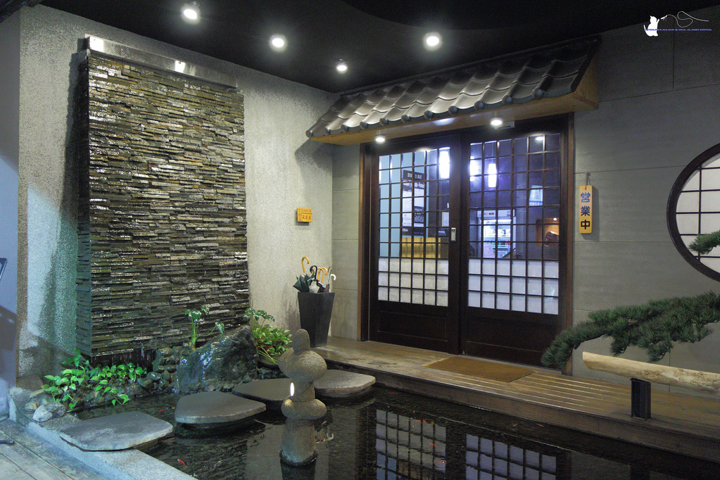 [食記] 台中 南屯區 || 雲爐鍋物 || 超值宵夜火鍋，湯頭好喝好特別^口^