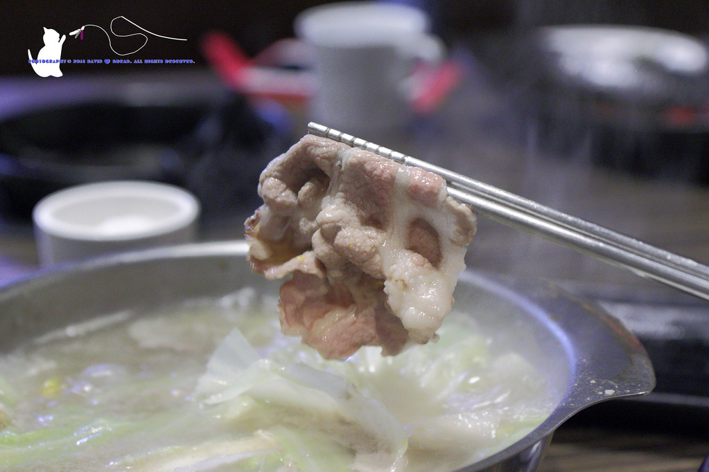 [食記] 台中 南屯區 || 雲爐鍋物 || 超值宵夜火鍋，湯頭好喝好特別^口^