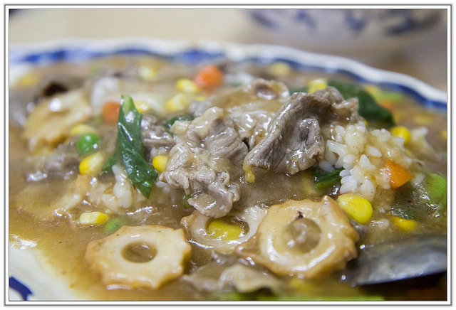 ╠基隆食記╣基隆在地人的小餐館 人潮多又吃得飽的 張仙燴飯