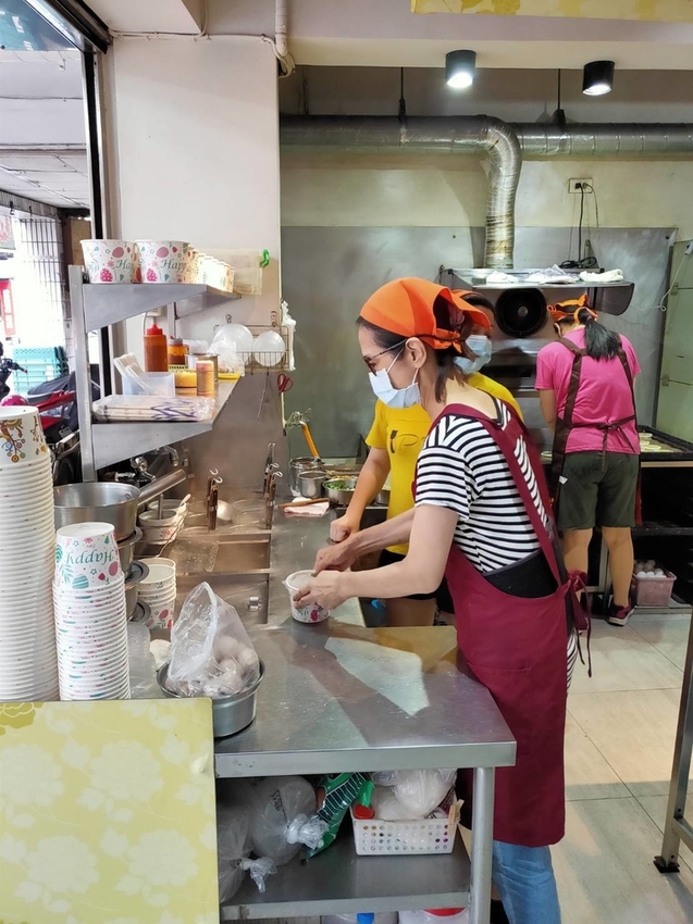 202600.jpg - 【基隆】銅板美食推薦。魏家蔥仔餅&大陸餅+東家館蔥餅&餛飩湯+連珍芋泥球&雪露+春美肉圓+活力讚蒟蒻 202600.jpg - 【基隆】銅板美食推薦。魏家蔥仔餅&大陸餅+東家館蔥餅&餛飩湯+連珍芋泥球&雪露+春美肉圓+活力讚蒟蒻