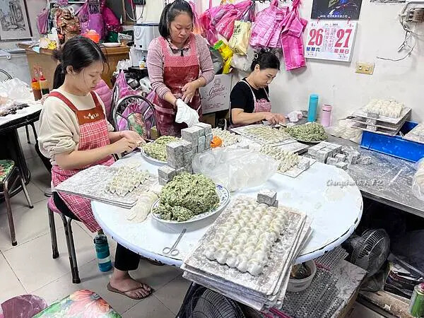 基隆老店【春興水餃店】韭菜水餃鮮香多汁,一個一口超嘴 ! 基隆老店【春興水餃店】韭菜水餃鮮香多汁,一個一口超嘴 !