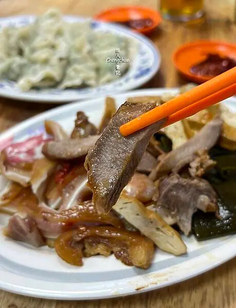 基隆老店【春興水餃店】韭菜水餃鮮香多汁,一個一口超嘴 ! 基隆老店【春興水餃店】韭菜水餃鮮香多汁,一個一口超嘴 !