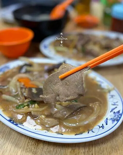 基隆老店【春興水餃店】韭菜水餃鮮香多汁,一個一口超嘴 ! 基隆老店【春興水餃店】韭菜水餃鮮香多汁,一個一口超嘴 !