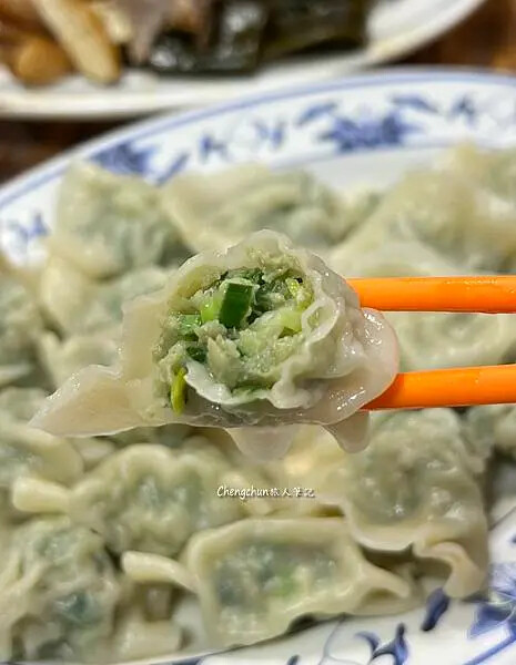 基隆老店【春興水餃店】韭菜水餃鮮香多汁,一個一口超嘴 ! 基隆老店【春興水餃店】韭菜水餃鮮香多汁,一個一口超嘴 !