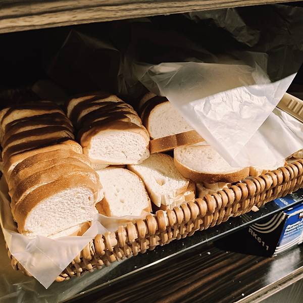 基隆歡樂牛排義二店~點主餐享自助吧吃到飽~不限時用餐~離火車