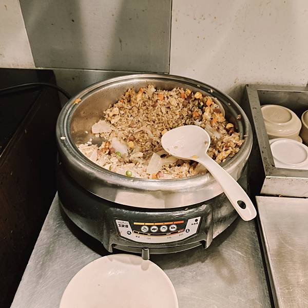 基隆歡樂牛排義二店~點主餐享自助吧吃到飽~不限時用餐~離火車