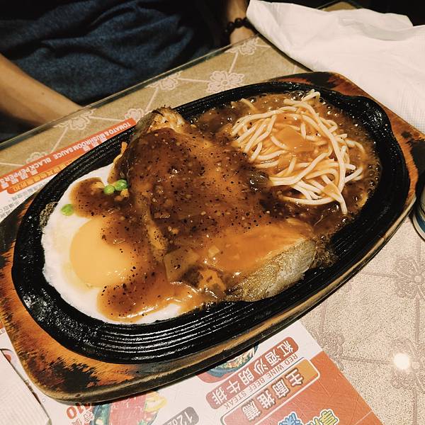 基隆歡樂牛排義二店~點主餐享自助吧吃到飽~不限時用餐~離火車