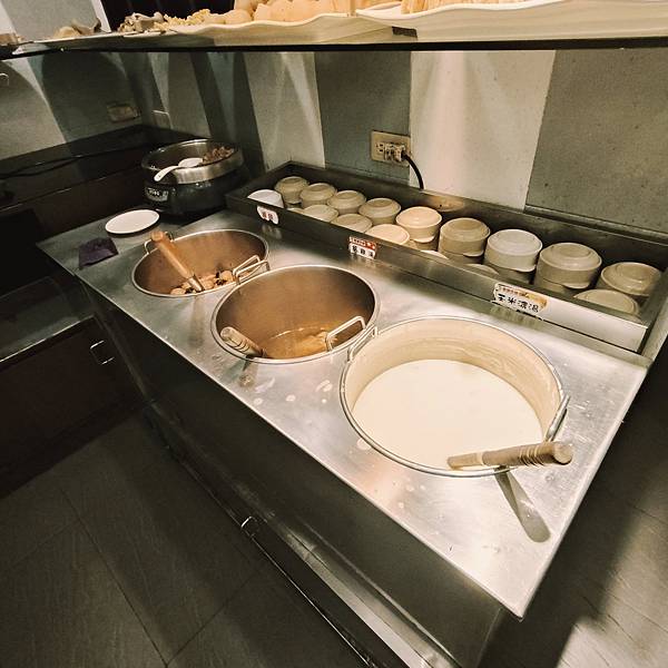 基隆歡樂牛排義二店~點主餐享自助吧吃到飽~不限時用餐~離火車