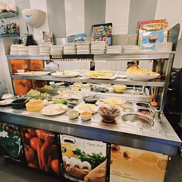 基隆歡樂牛排義二店~點主餐享自助吧吃到飽~不限時用餐~離火車