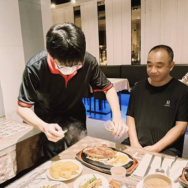 基隆歡樂牛排義二店~點主餐享自助吧吃到飽~不限時用餐~離火車