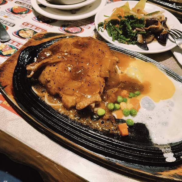 基隆歡樂牛排義二店~點主餐享自助吧吃到飽~不限時用餐~離火車