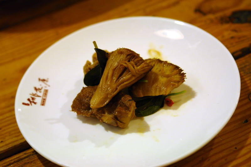 斗六美食。桃花源--彎延路徑--山窮水盡疑無路--真怕自已走錯路--是江浙名菜、是