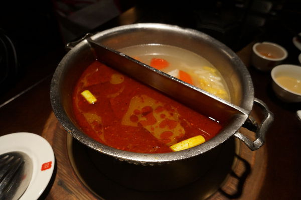 鼎王麻辣鍋(光復店):鼎王麻辣鍋-光復店 ♥ 鴛鴦鍋 ♥ 帝王蟹海鮮拼盤好彭派 ♥松山美食 鼎王麻辣鍋(光復店):鼎王麻辣鍋-光復店 ♥ 鴛鴦鍋 ♥ 帝王蟹海鮮拼盤好彭派 ♥松山美食