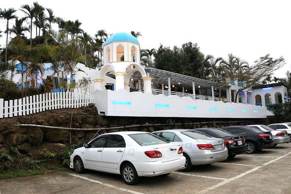 56號藍色公路咖啡：【雲林景點】古坑56號藍色公路咖啡。純白LOVE愛戀造景/咖啡、小火鍋、義大利麵、手工輕食鬆餅、下午茶/藍白色希臘地中海異國風情景觀咖啡廳/製造浪漫的約會求婚聖地