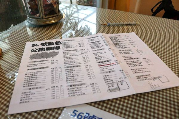 56號藍色公路咖啡：【雲林景點】古坑56號藍色公路咖啡。純白LOVE愛戀造景/咖啡、小火鍋、義大利麵、手工輕食鬆餅、下午茶/藍白色希臘地中海異國風情景觀咖啡廳/製造浪漫的約會求婚聖地