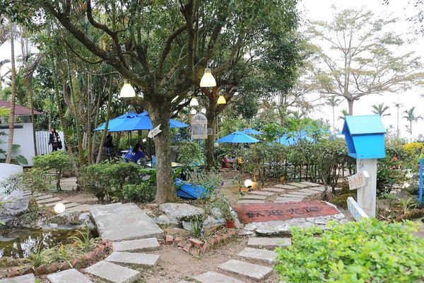 56號藍色公路咖啡：【雲林景點】古坑56號藍色公路咖啡。純白LOVE愛戀造景/咖啡、小火鍋、義大利麵、手工輕食鬆餅、下午茶/藍白色希臘地中海異國風情景觀咖啡廳/製造浪漫的約會求婚聖地