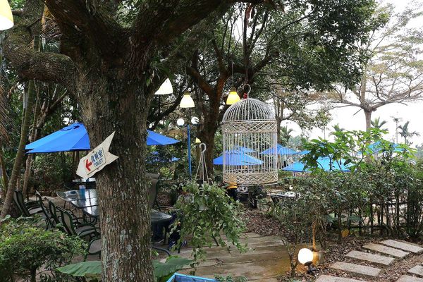 56號藍色公路咖啡：【雲林景點】古坑56號藍色公路咖啡。純白LOVE愛戀造景/咖啡、小火鍋、義大利麵、手工輕食鬆餅、下午茶/藍白色希臘地中海異國風情景觀咖啡廳/製造浪漫的約會求婚聖地