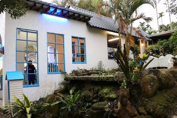 56號藍色公路咖啡：【雲林景點】古坑56號藍色公路咖啡。純白LOVE愛戀造景/咖啡、小火鍋、義大利麵、手工輕食鬆餅、下午茶/藍白色希臘地中海異國風情景觀咖啡廳/製造浪漫的約會求婚聖地