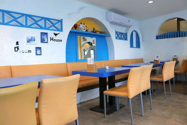 56號藍色公路咖啡：【雲林景點】古坑56號藍色公路咖啡。純白LOVE愛戀造景/咖啡、小火鍋、義大利麵、手工輕食鬆餅、下午茶/藍白色希臘地中海異國風情景觀咖啡廳/製造浪漫的約會求婚聖地